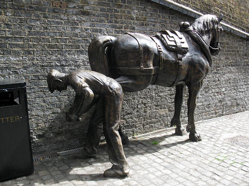Конные скульптуры на Stables Market