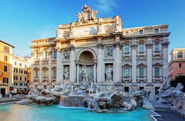 Туристам могут запретить останавливаться у фонтана Треви в Риме