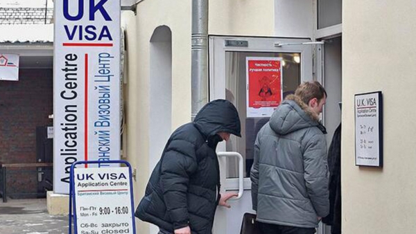 Российским туристам при получении британской визы разрешили оставлять при себе паспорт