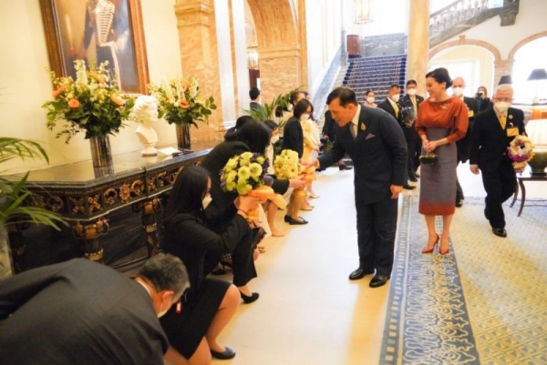 Король Таиланда Маха Вачиралонгкорн (Рама X) и Королева Сутхида во время визита в Лондон на Коронацию Карла III. Фото: Royal Office of Thailand